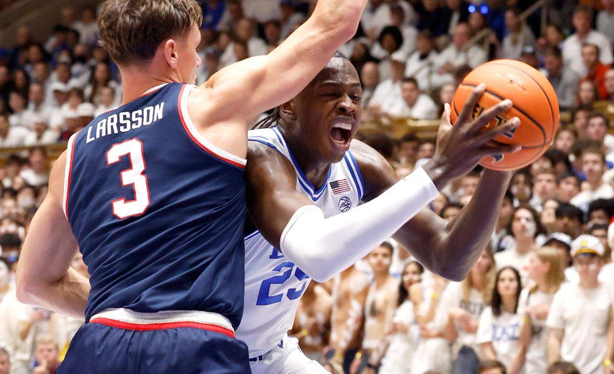 Duke’s Mark Mitchell (25) drives by Arizona’s Pelle Larsson (3) during the first half of Duke’s game against Arizona at Cameron Indoor Stadium in Durham, N.C., Friday, Nov. 10, 2023.