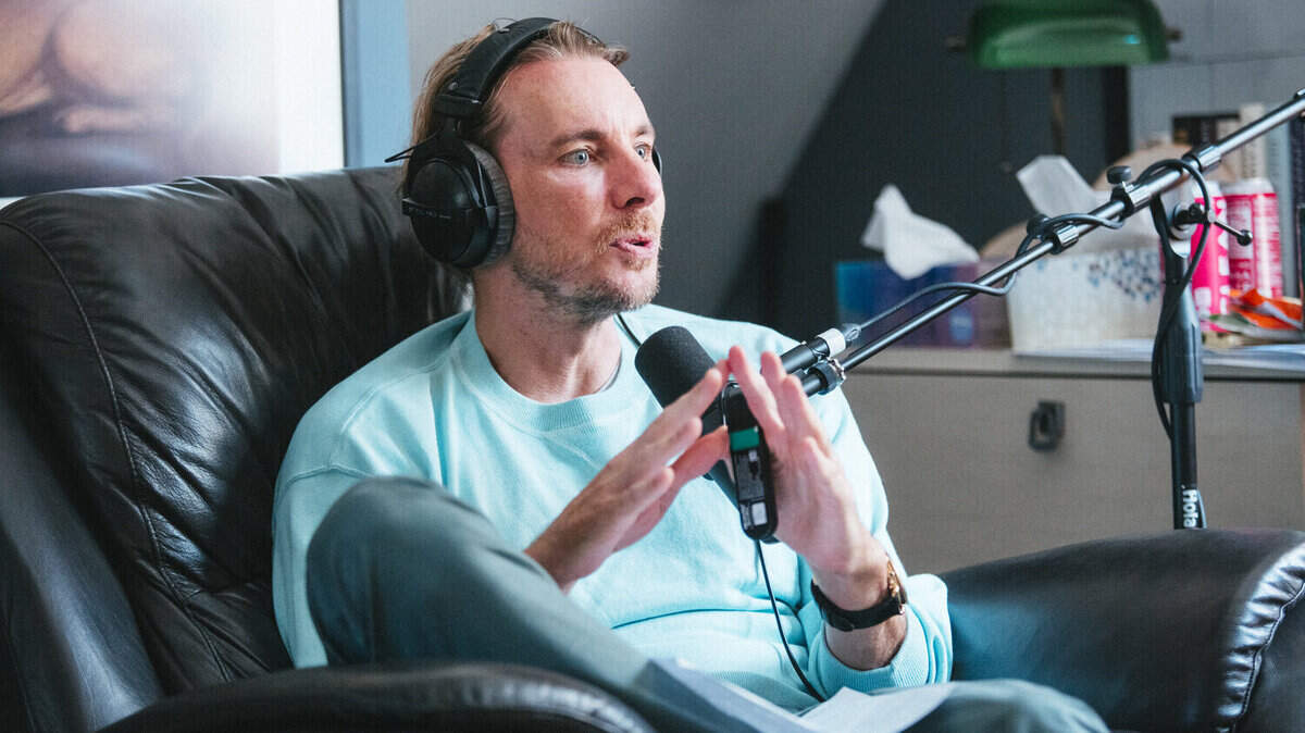 “Armchair Expert” is hosted by actor Dax Shepherd and Monica Padman. He maintains a casual and fun atmosphere in the studio, actually the attic of his home.