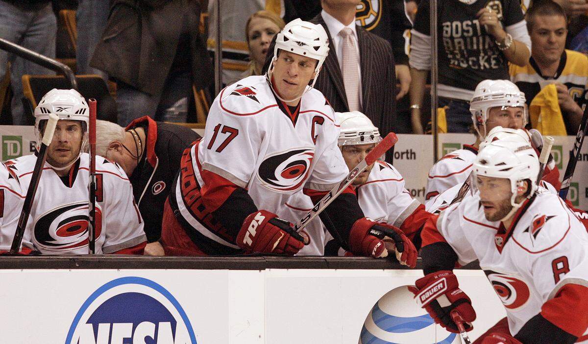 The Carolina Hurricanes’ Rod Brind’Amour (17) looks at the action on the ice from the bench during first period action of Game 1 of an NHL playoff between the Carolina Hurricanes and the Boston Bruins at the TD Banknorth Garden in Boston, MA on Friday May 1, 2009. staff/Chris Seward chris.seward@newsobserver.com