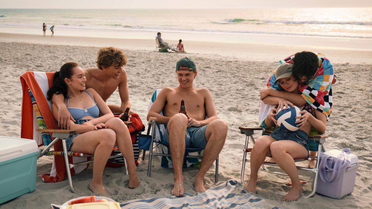 Belly (Lola Tung), Jeremiah (Gavin Casalegno), Conrad (Christopher Briney), Steven (Sean Kaufman), and Taylor (Rain Spencer) in “The Summer I Turned Pretty.”
