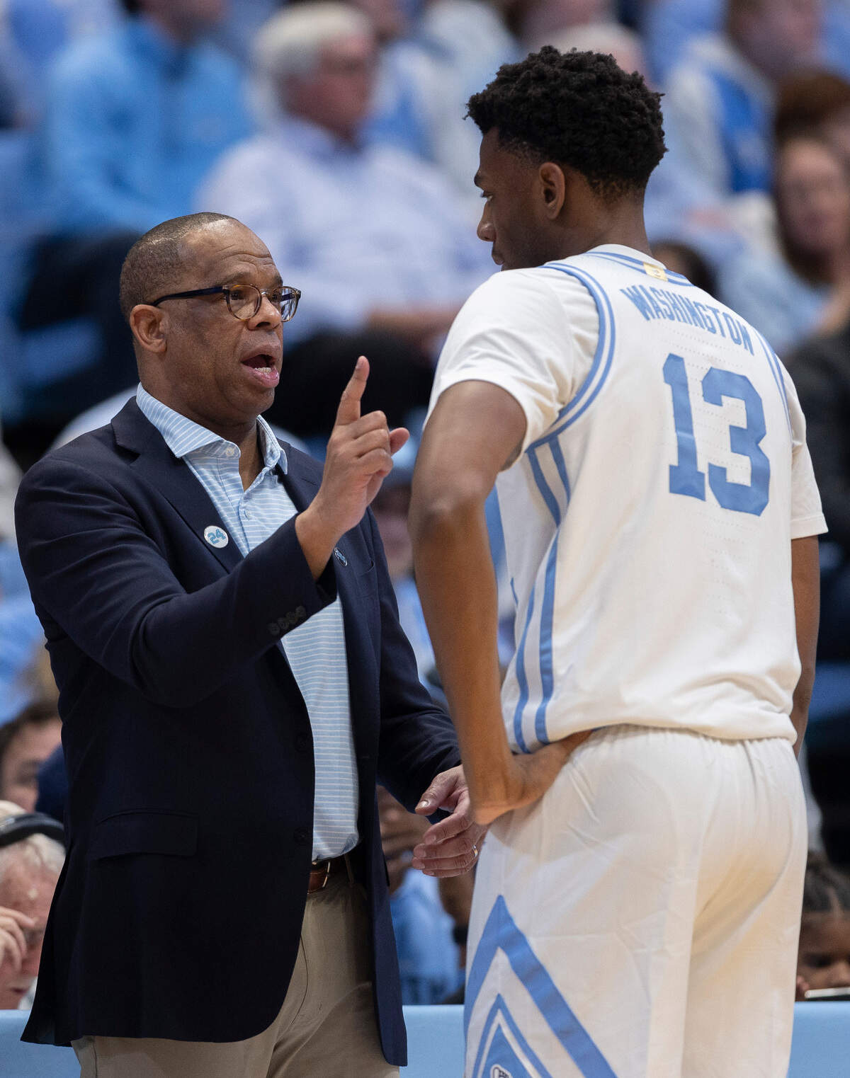 North Carolina coach Hubert Davis has a word with Jalen Washington (13) in the second half against Syracuse on Saturday, January 13, 204 at the Smith Center in Chapel Hill, N.C.