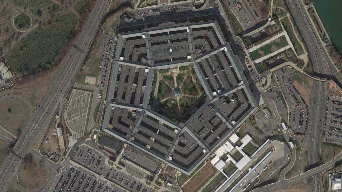 The Pentagon is expected to award its Joint Enterprise Defense Infrastructure contract to Microsoft or Amazon, but Red Hat could also benefit as a back-end provider of the software used to run the cloud.