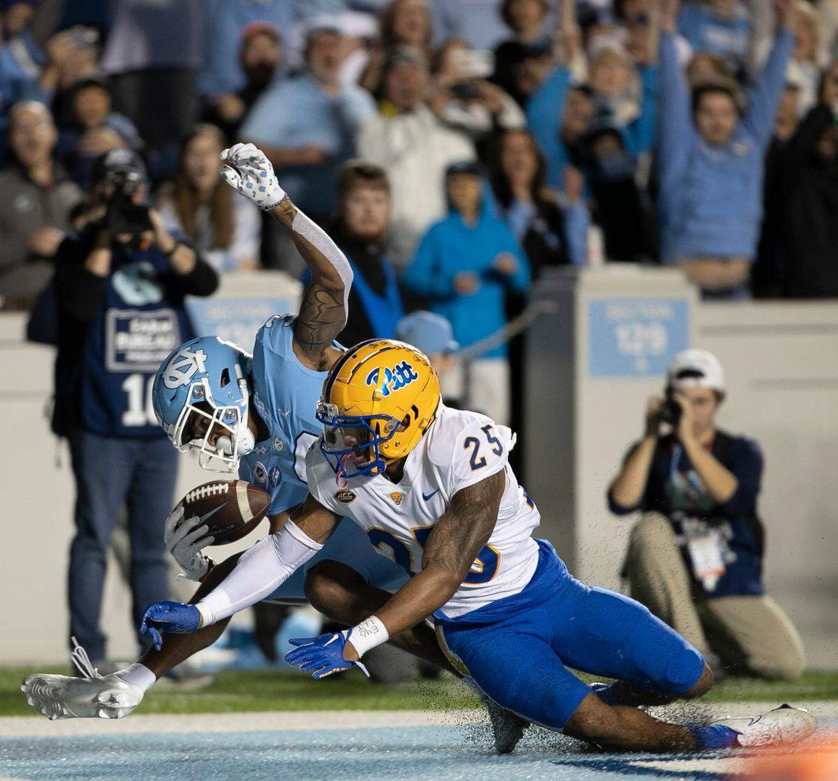 North Carolina’s Antoine Green (3) pulls in a 16-yard pass from quarterback Drake Maye for a touchdown in the first quarter ahead of Pitt’s A.J. Woods (25) on Saturday, October 29, 2022 at Kenan Stadium in Chapel Hill, N.C.