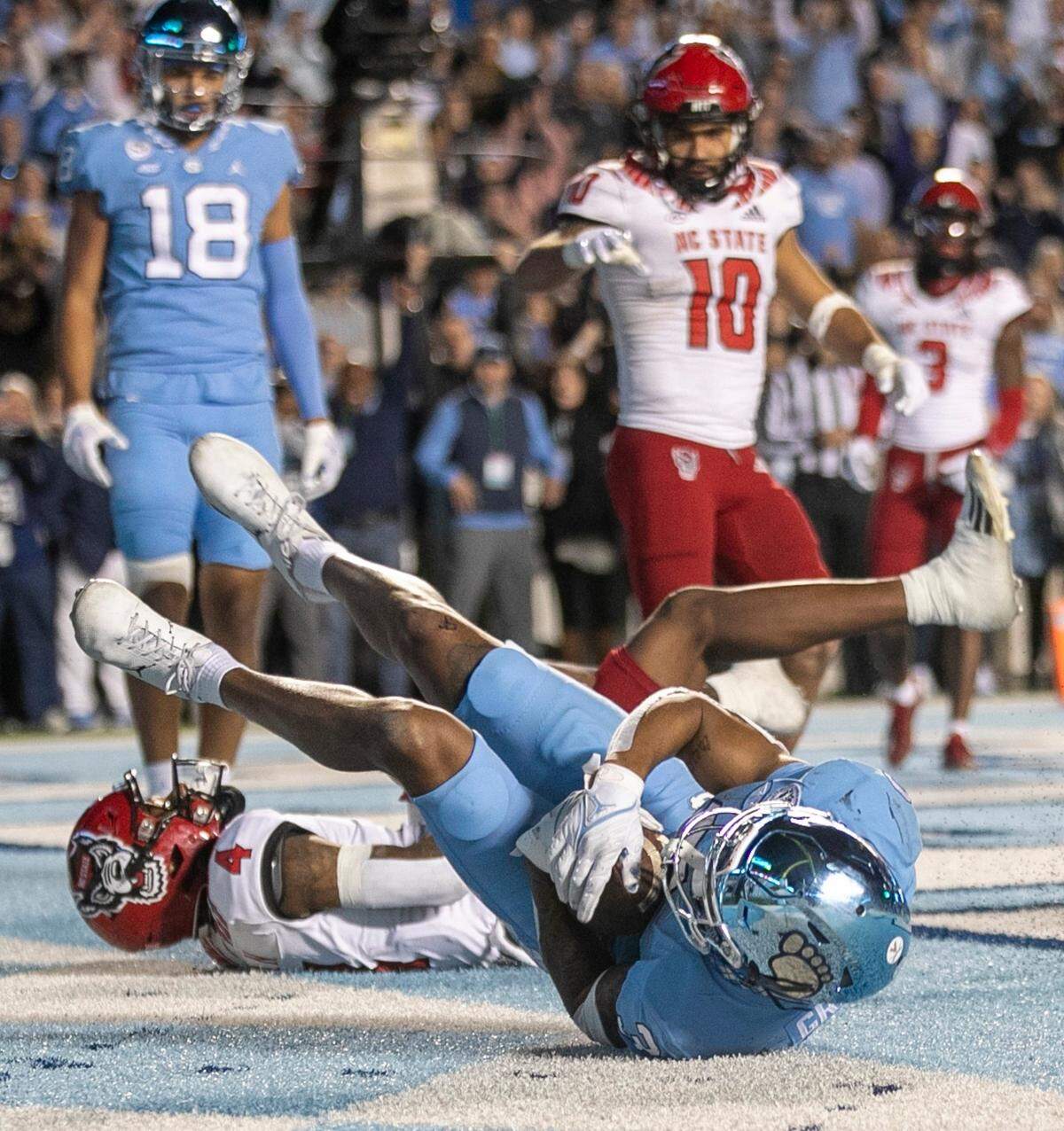 North Carolina’s Antonie Green (3) pulls in a 4-yard pass from quarterback Drake Maye on the final play of the fourth quarter on fourth down to tie N.C. State and force overtime on Friday, November 25, 2022 at Kenan Stadium in Chapel Hill, N.C.