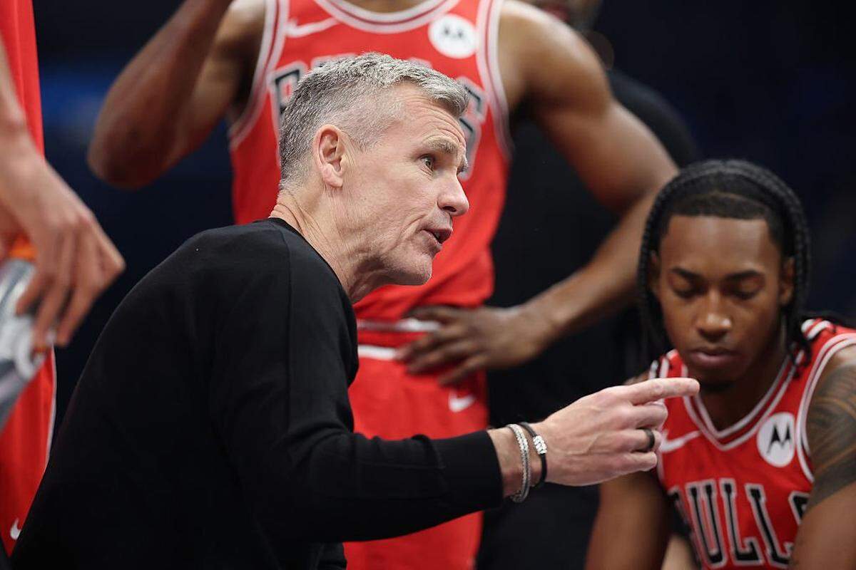 PHOENIX, ARIZONA - MARCH 5: Head coach Billy Donovan of the Chicago Bulls talks during a time out in the first half of the NBA game against the Phoenix Suns at Mortgage Matchup Center on March 5, 2026 in Phoenix, Arizona.