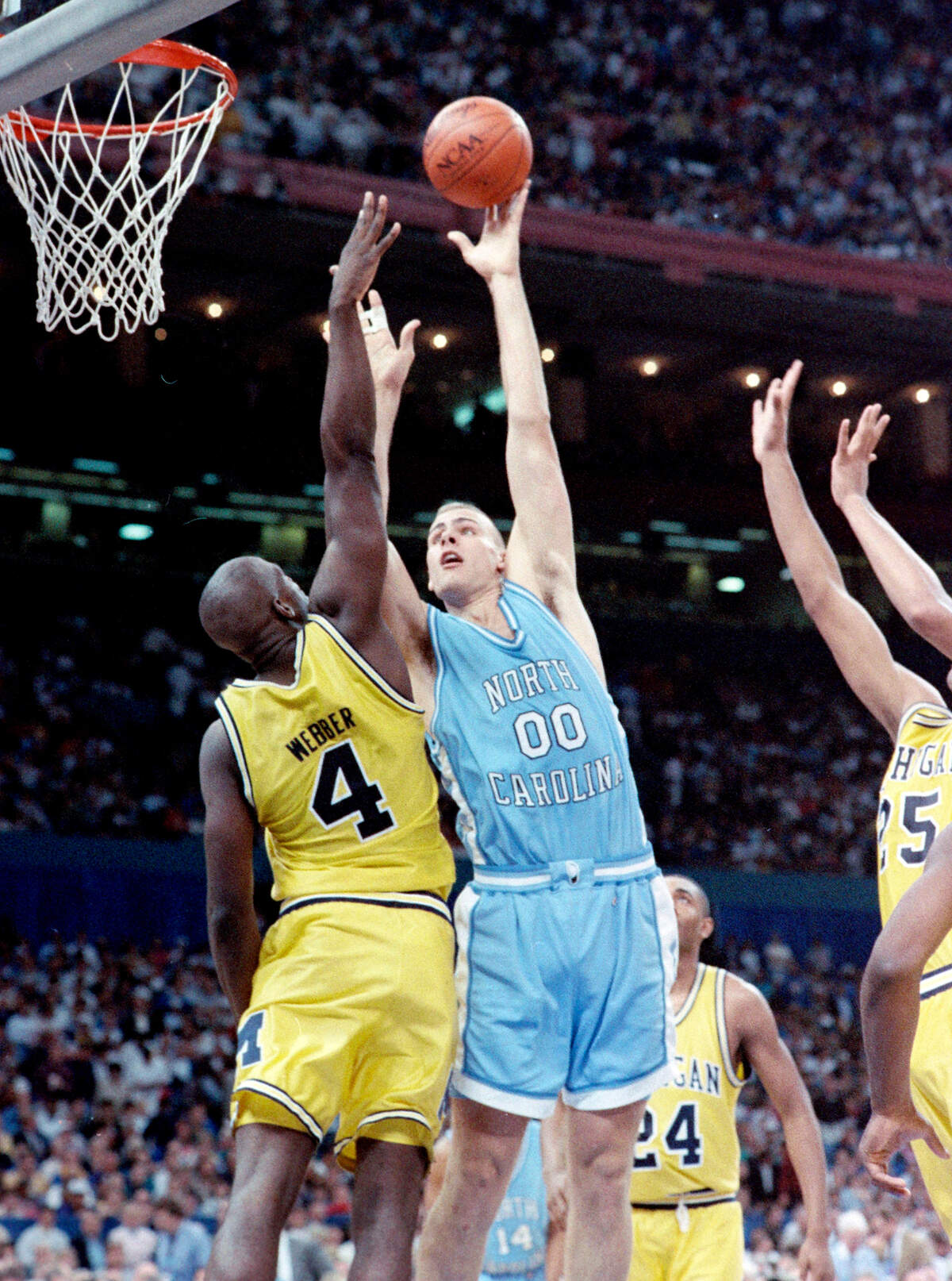 UNC’s Eric Montross shoots over Michigan’s Chris Weber during the 1993 National Championship game in New Orleans.  