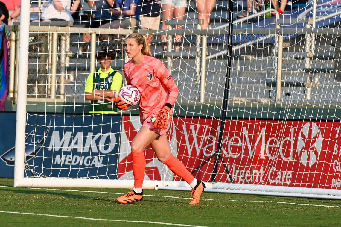 North Carolina Courage goalkeeper Casey Murphy (1) controls the ball in net against the Orlando Pride in the first half at WakeMed Soccer Park.