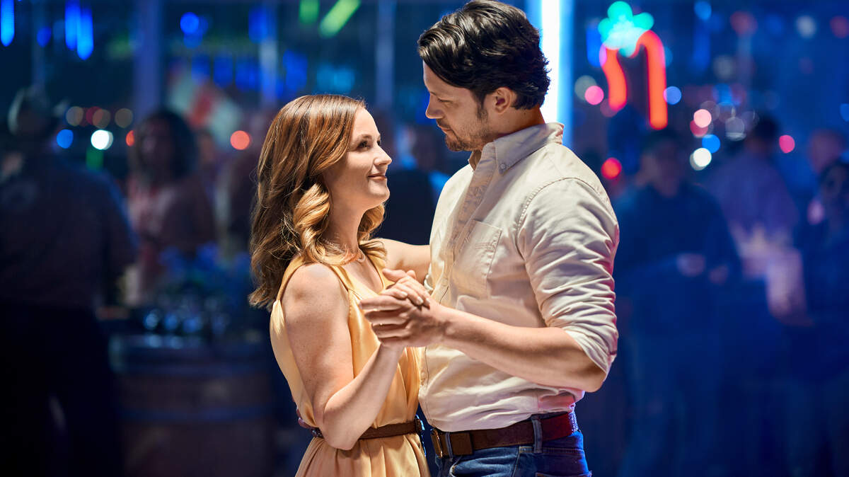Jonna Walsh, left, and Nathan Parsons in the Hallmark movie "A Feeling of Home."