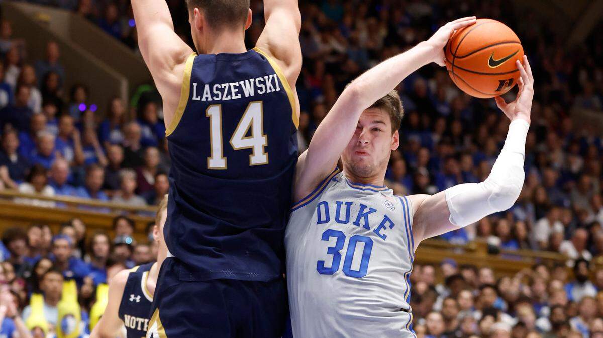 Duke’s Kyle Filipowski (30) gets by Notre Dame’s Nate Laszewski (14) on his way to the basket during the second half of Duke’s 68-64 victory over Notre Dame at Cameron Indoor Stadium in Durham, N.C., Tuesday, Feb. 14, 2023.