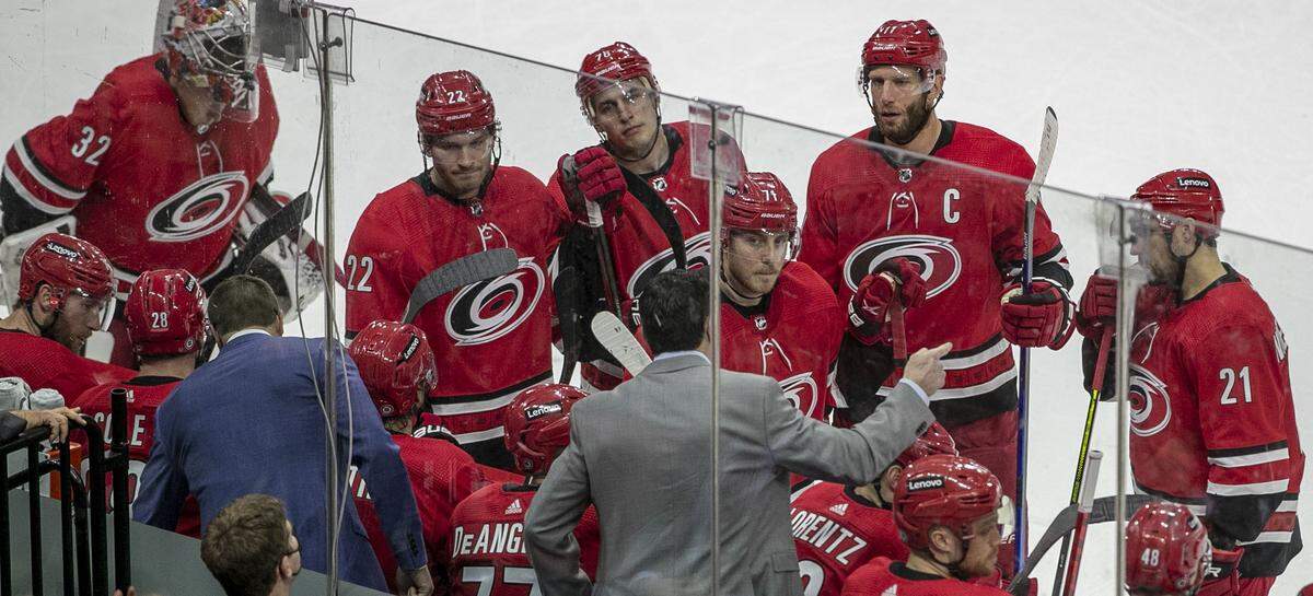 Carolina Hurricanes coach Rod Brind’Amour huddles with his players during the third period against Winnipeg on Thursday, April 21, 2022 at PNC Arena in Raleigh, N.C.