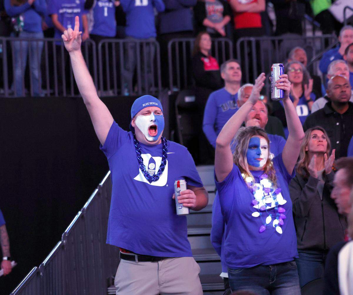 Nick Dobson and Shannon Collins of Corning, N.Y. cheer on the Blue Devils during team introductions before Duke’s game against Kansas in the Vegas Showdown at T-Mobile Arena in Las Vegas, Nev., Tuesday, Nov. 26, 2024.