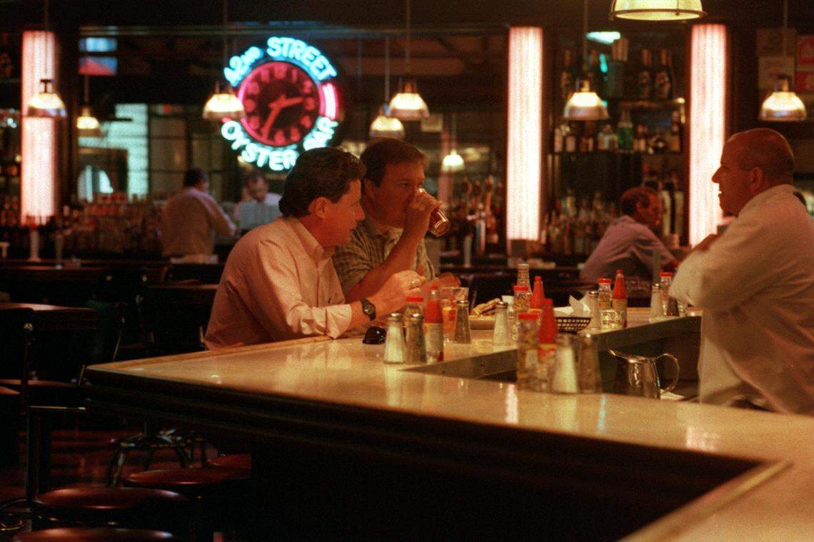 Diners at 42nd Street Oyster Bar chat with former executive chef Mark Edelbaum, right in 2009. The legendary Raleigh restaurant will close on March 30.