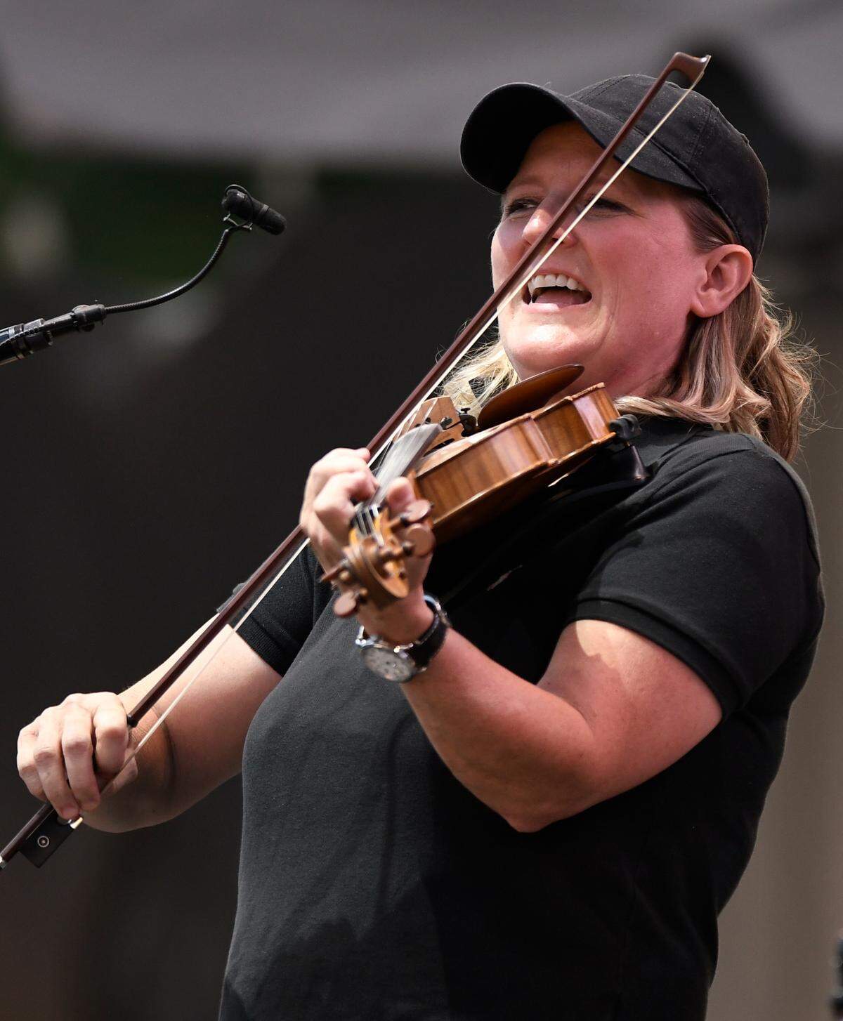 Sister Sadie’s Deanie Richardson cuts loose on the fiddle at IBMA Bluegrass Live! at Raleigh, N.C.’s Red Hat Amphitheater, Friday night, Oct. 1, 2021.