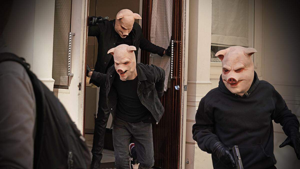 The new CBS All Access series from Kevin Williamson takes classic fairy tales and reimagines them as dark and twisted psychological thrillers. The first episode is a re-telling of “Three Little Pigs.”