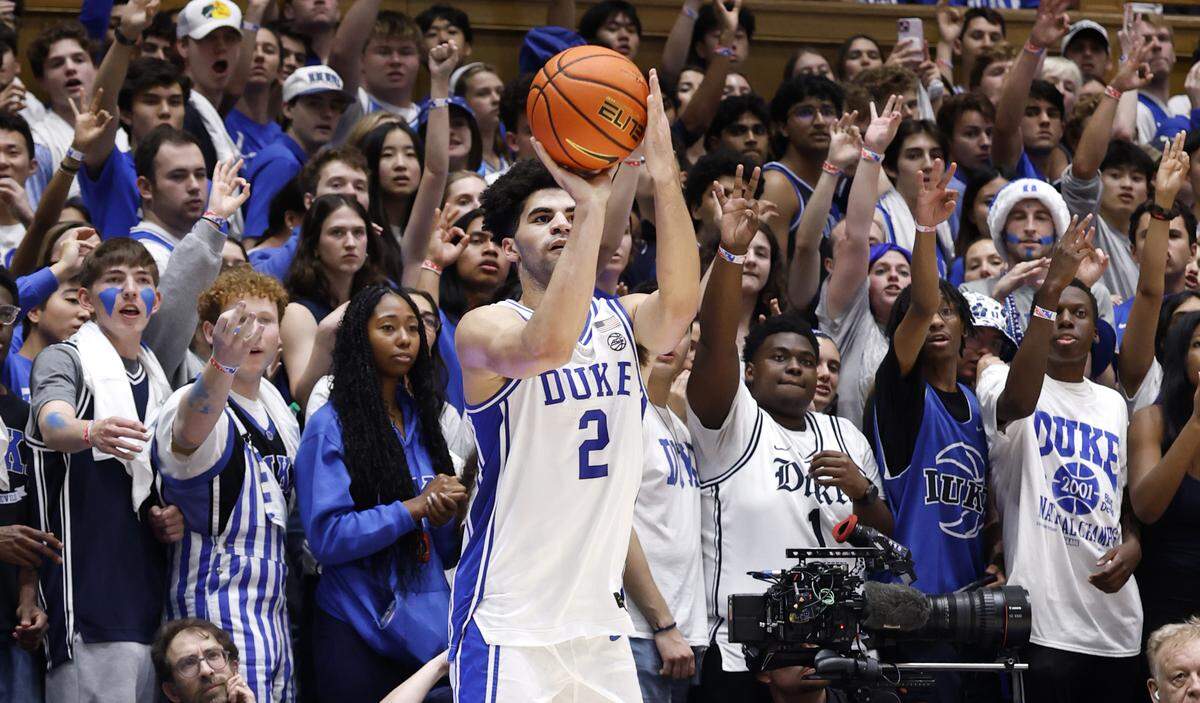 Duke’s Cayden Boozer (2) hits a three-pointer during the second half of Duke’s 82-75 victory over SMU at Cameron Indoor Stadium in Durham, N.C., Saturday, Jan. 10, 2026.