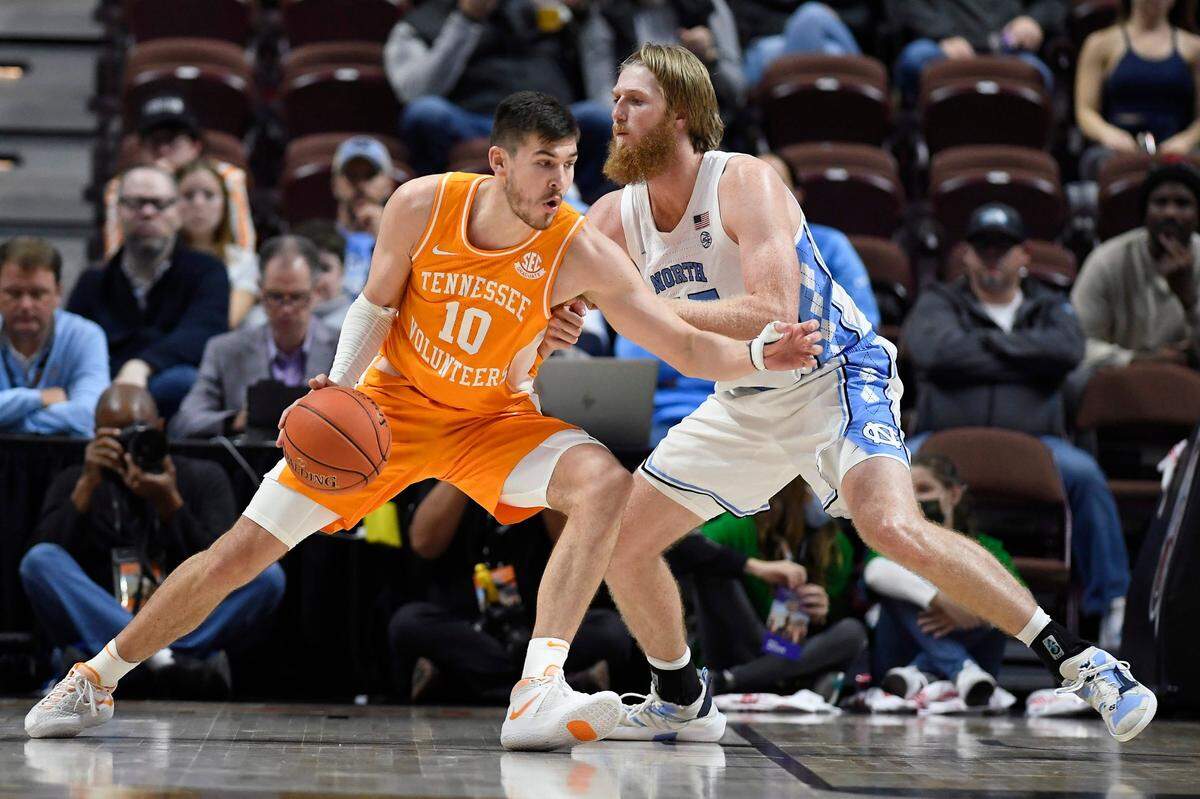 Tennessee’s John Fulkerson (10) is guarded by North Carolina’s Brady Manek (45) in the second half of an NCAA college basketball game, Sunday, Nov. 21, 2021, in Uncasville, Conn. (AP Photo/Jessica Hill)