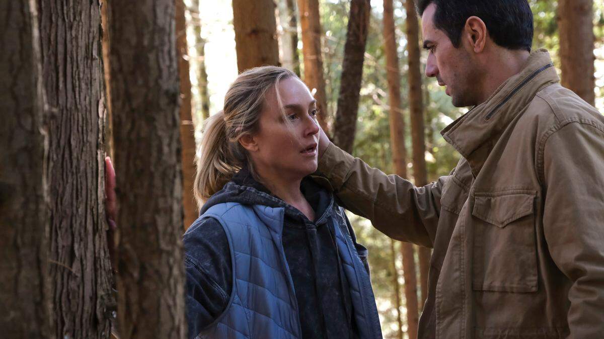 Elisabeth Röhm as Grace Tanner and Antonio Cupo as Paul Carter in the Lifetime movie “Sleeping with Danger.