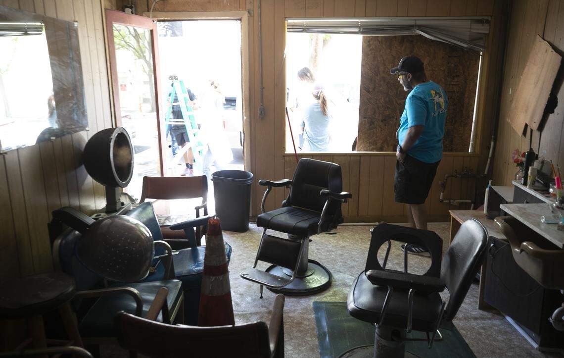 Charles Jefferson, a barber at Nicholson’s Barber and Style Shop on E. Hargett Street watches as the shop is boarded up by a group of volunteers from The Summit Church congregations from across the Triangle on Monday, June 1, 2020 in Raleigh, N.C.