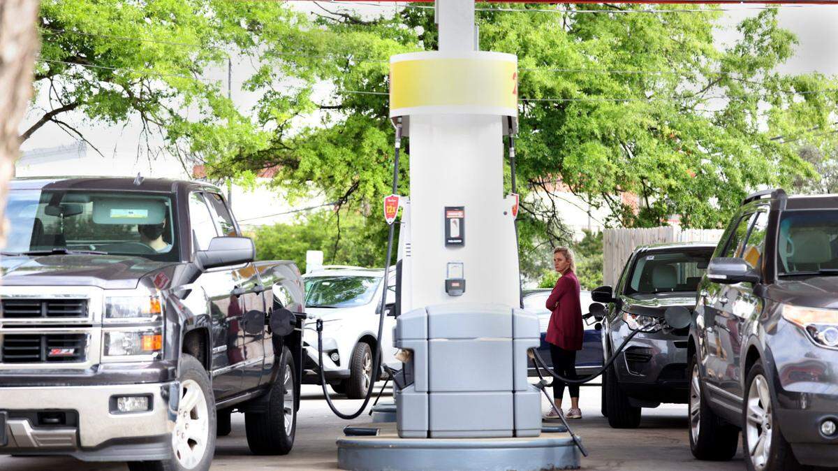 Gas prices have remained high for months, but mobile apps can help drivers find cheaper prices.