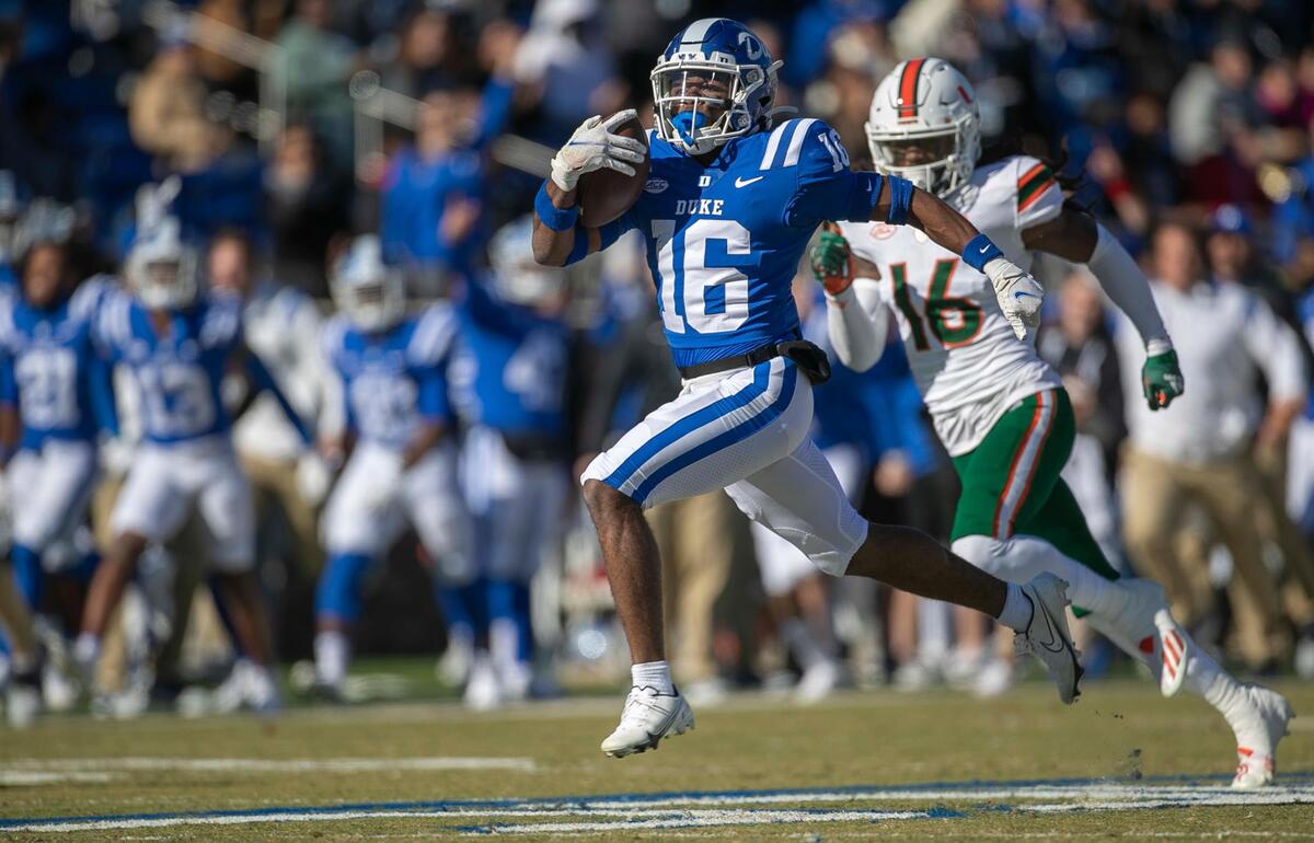 Duke’s Jaylen Stinson (16) romps 94-yards for a touchdown on a kick off return in the first quarter against Miami on Saturday, November 27, 2021 ai Wallace Wade Stadium in Durham, N.C.