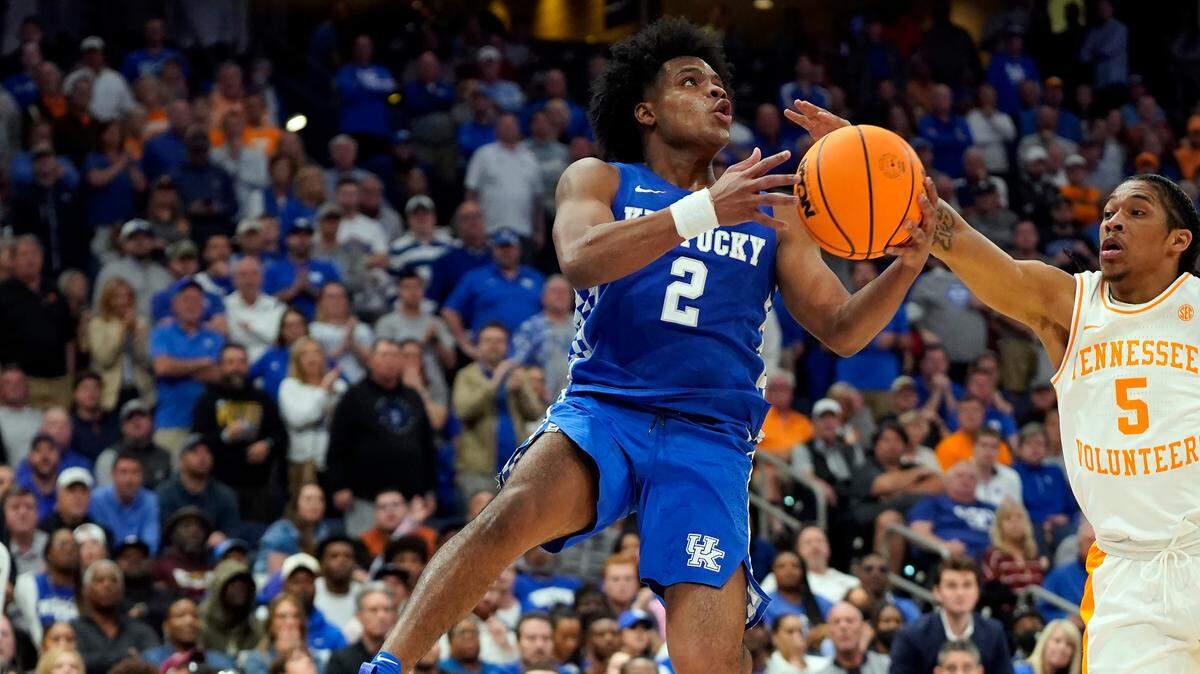 Kentucky guard Sahvir Wheeler (2) goes up against Tennessee guard Zakai Zeigler (5) during the second half of an NCAA college basketball game in the semifinal round at the Southeastern Conference tournament, Saturday, March 12, 2022, in Tampa, Fla.