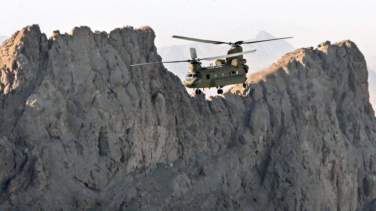 A Ch-47F Chinook helicopter assigned to 3-82nd General Support Aviation Battalion flies through southern Afghanistan in the Kandahar Province during a re-supply mission.