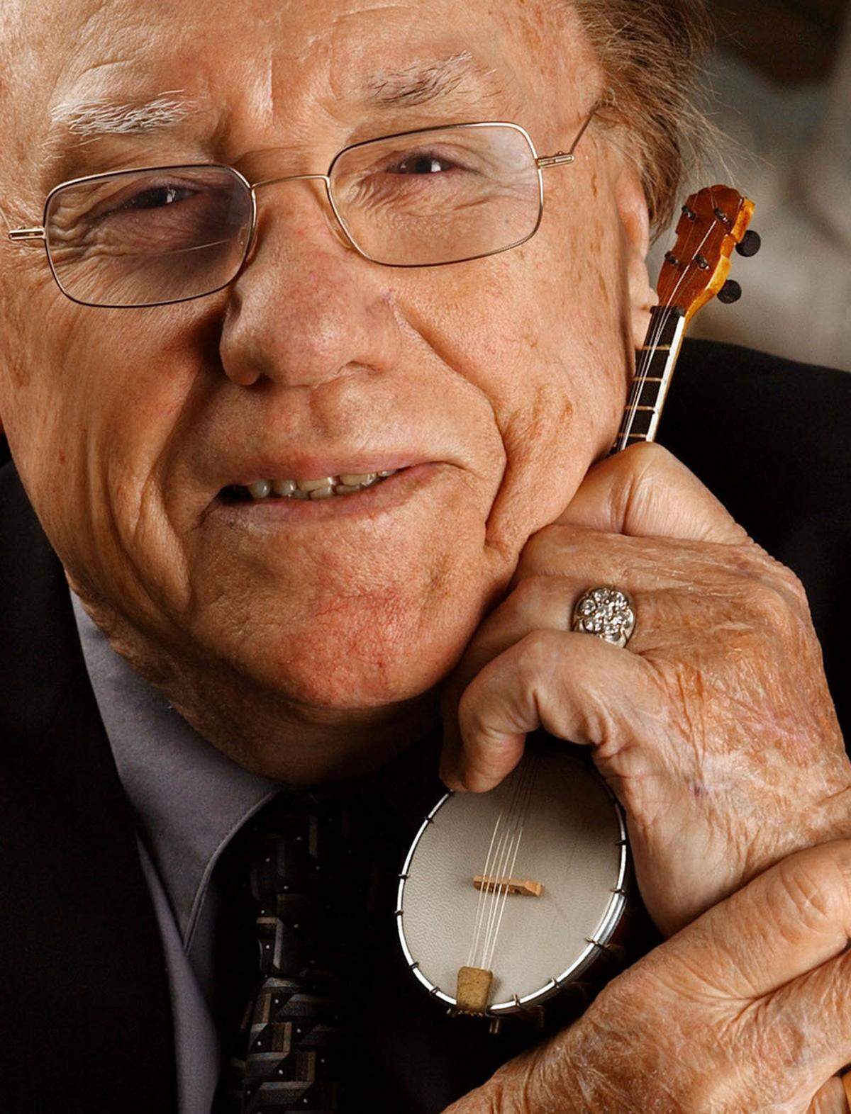 Bluegrass giant Earl Scruggs is shown at his home in Nashville, Tenn., March 10, 2004. Scruggs played on two of bluegrass music’s most recognizable songs, “The Ballad of Jed Clampett” and “Foggy Mountain Breakdown.”