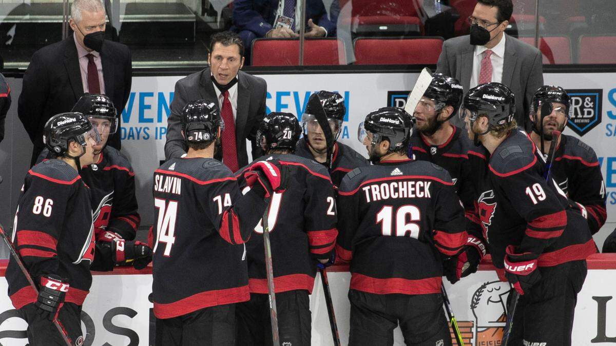 Carolina Hurricanesí coach Rod BrindíAmour huddles with his players as they draw up a final play during the last minute of the third period against Tampa Bay during game one of their second round Stanley Cup series on Sunday, May 30, 2021 at PNC Arena in Raleigh, N.C.