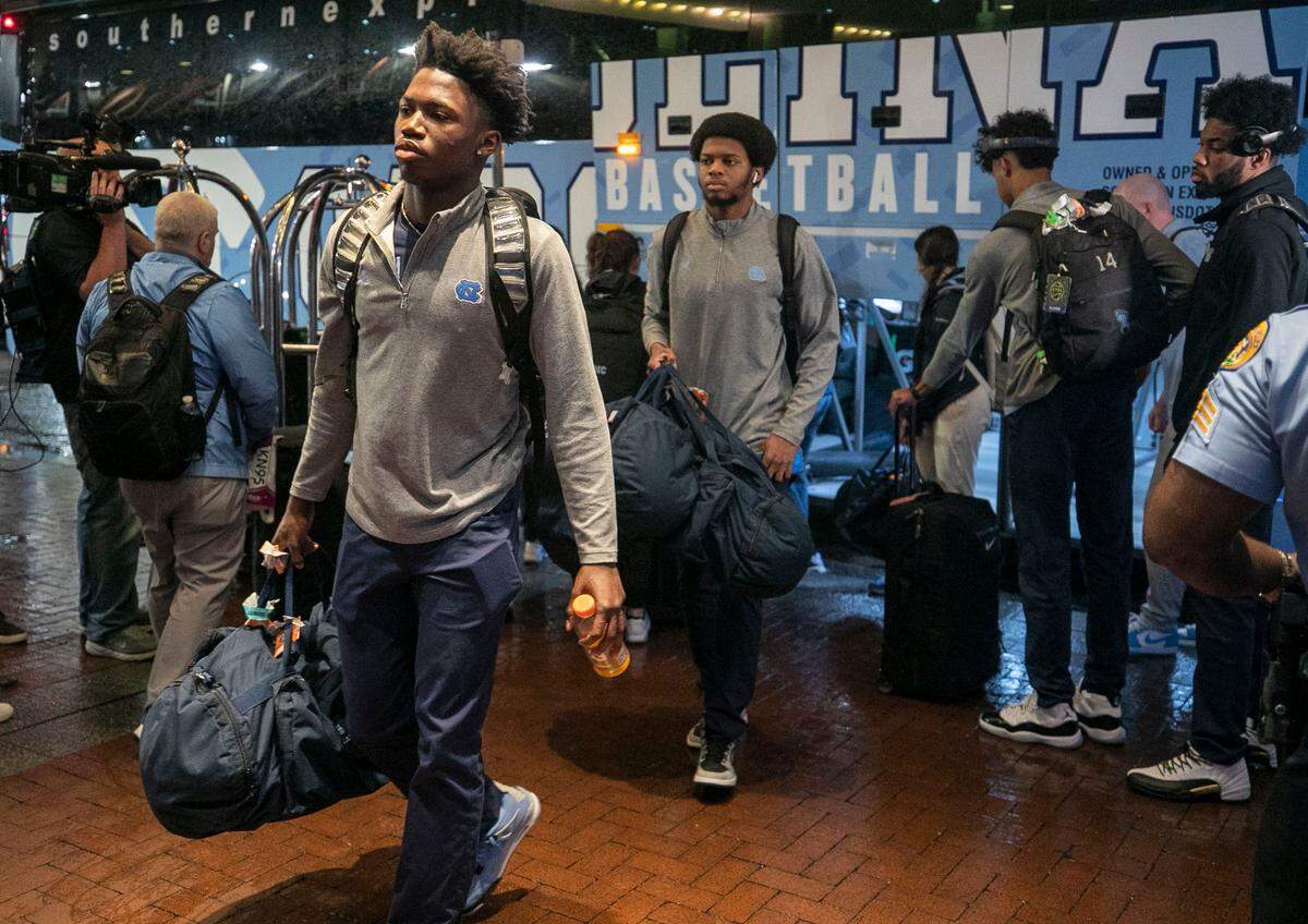 North Carolina’s D’Marco Dunn and Kerwin Walton enter the team hotel, the Sheraton on Canal Street, as the Tar Heels arrive for the NCAA Final Four on Wednesday, March 30, 2022 in New Orleans, La.