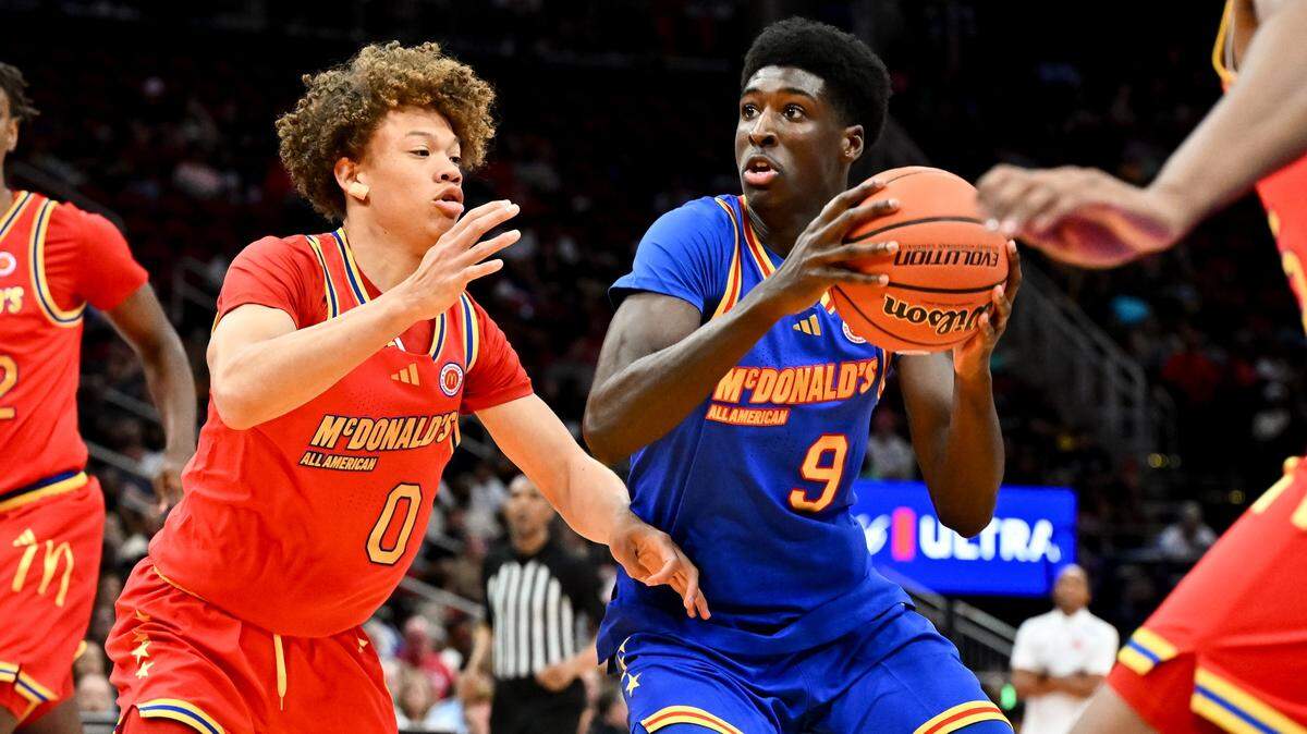 Apr 2, 2024; Houston, TX, USA; McDonald’s All American East guard Drake Powell (9) drives to the basket around McDonald’s All American West guard Trent Perry (0) during the first half at Toyota Center. 
