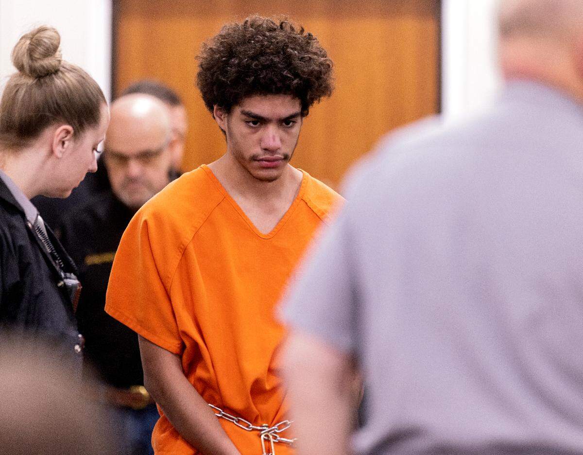 Issiah Ross enters Orange County Superior Court for a hearing on Jan. 10, 2023 in Hillsborough. Ross faces two first-degree murder charges in the deaths of Lyric Woods, 14, and Devin Clark, 18. Ross was 17 at the time. 