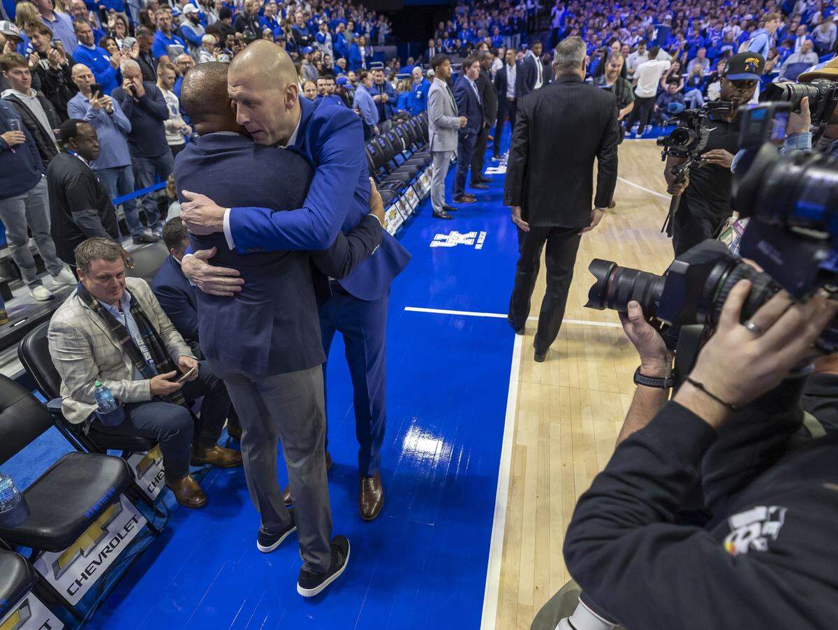North Carolina coach Hubert Davis embraces Kentucky coach Mark Pope prior to their game on Tuesday, December 2, 2025 at Rupp Arena in Lexington, Ky.