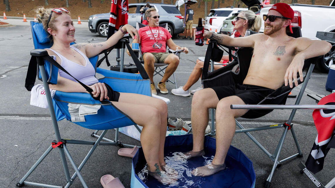 Carolina Hurricanes tailgaters battle heat wave ahead of Game 5 of the Stanley Cup