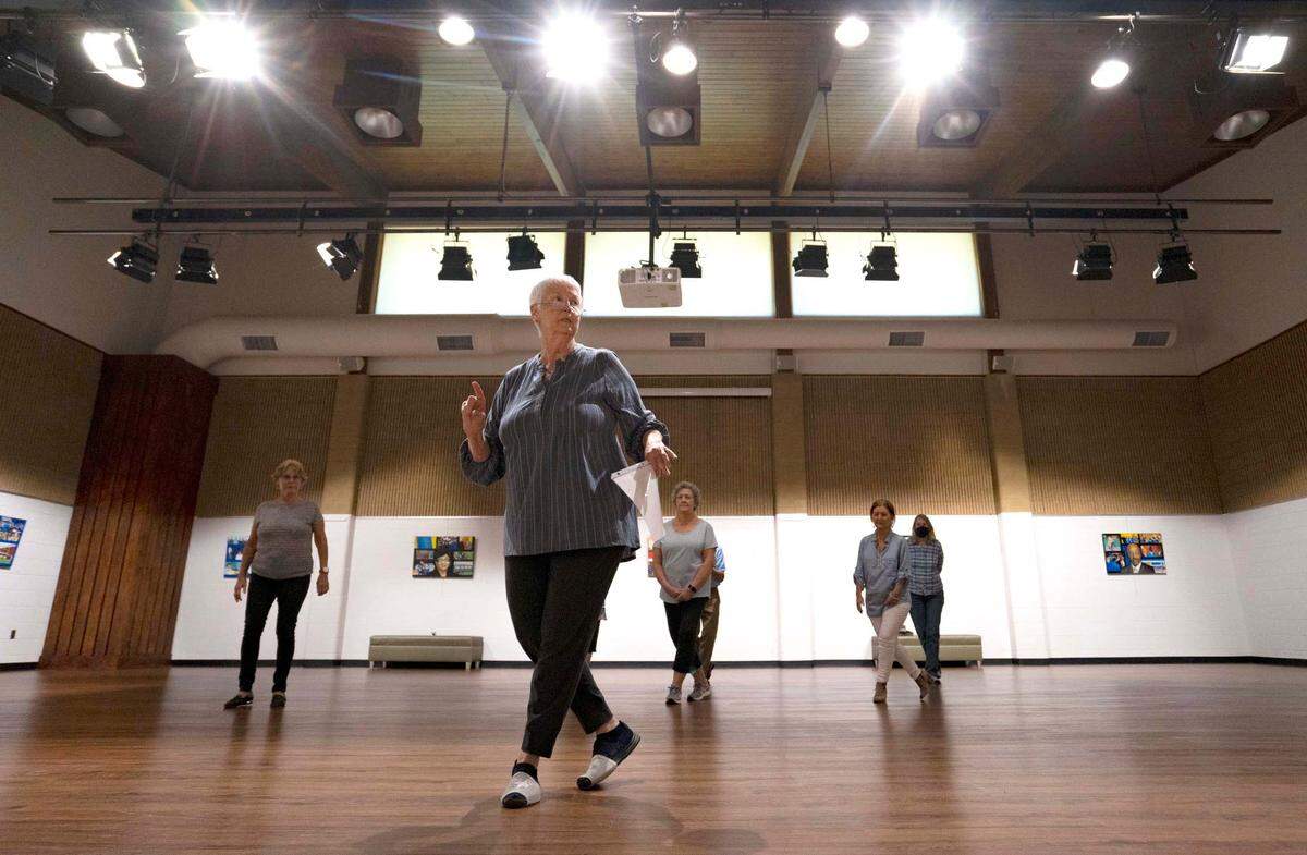 Jane Fenn leads a beginner’s line dancing class at the Sertoma Art Center on Tuesday, May 10, 2022.