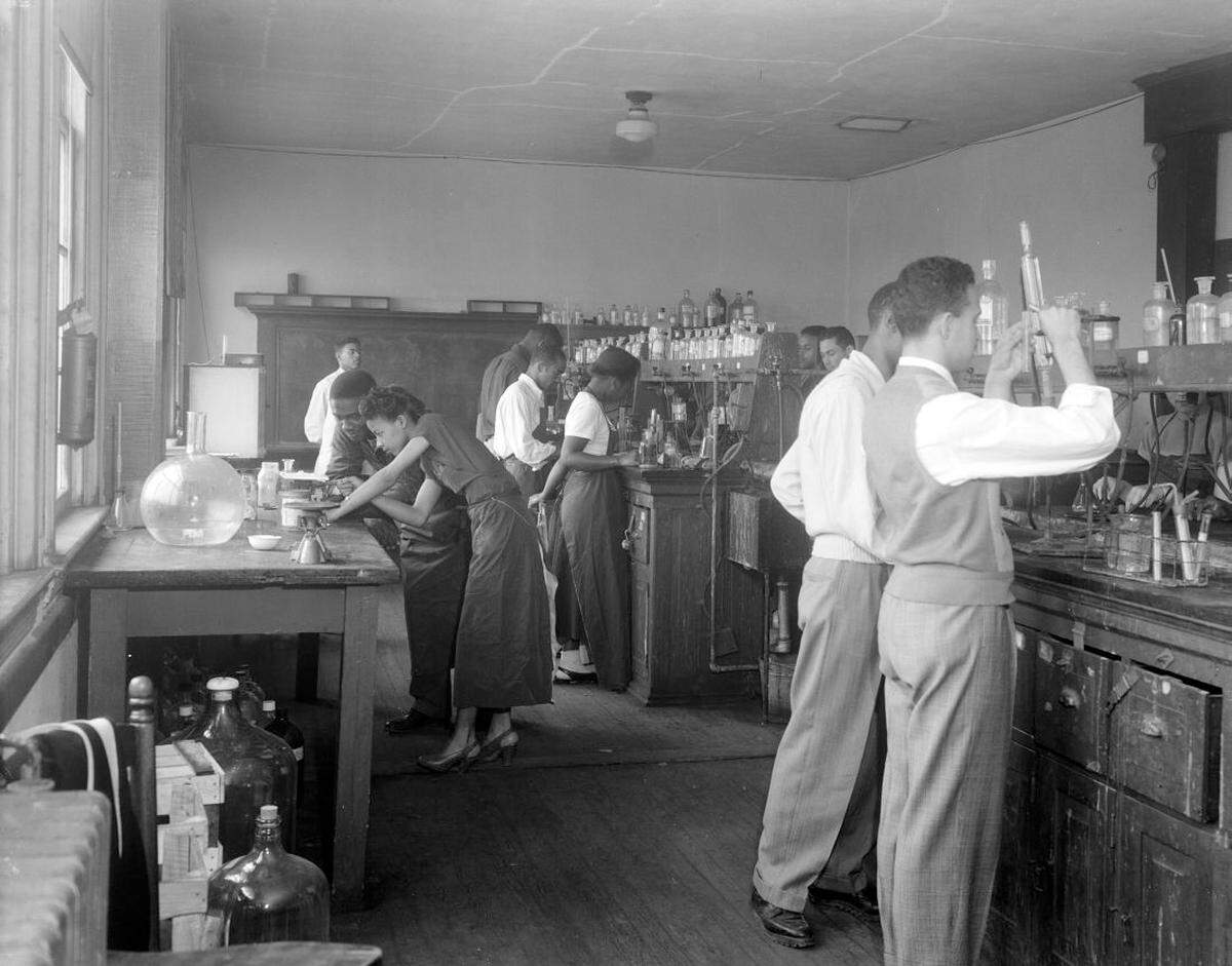 Students in a science lab class at St. Augustine’s College in 1949.