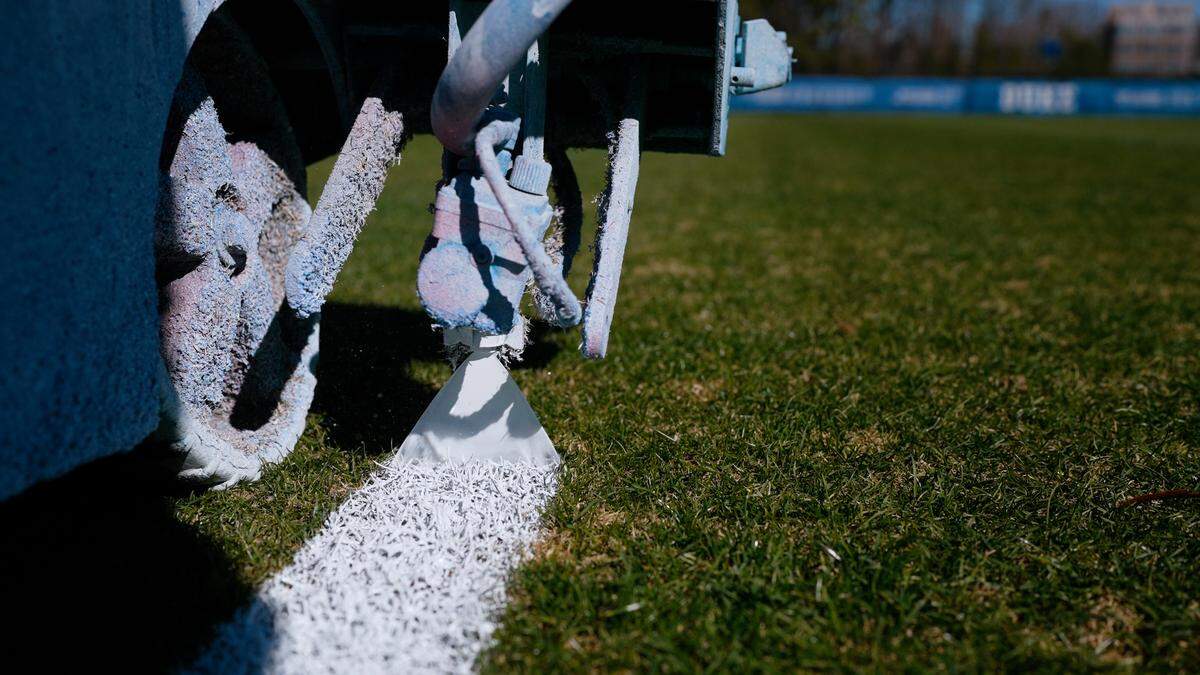 Duke’s painting robot draws lines at Koskinen Stadium
