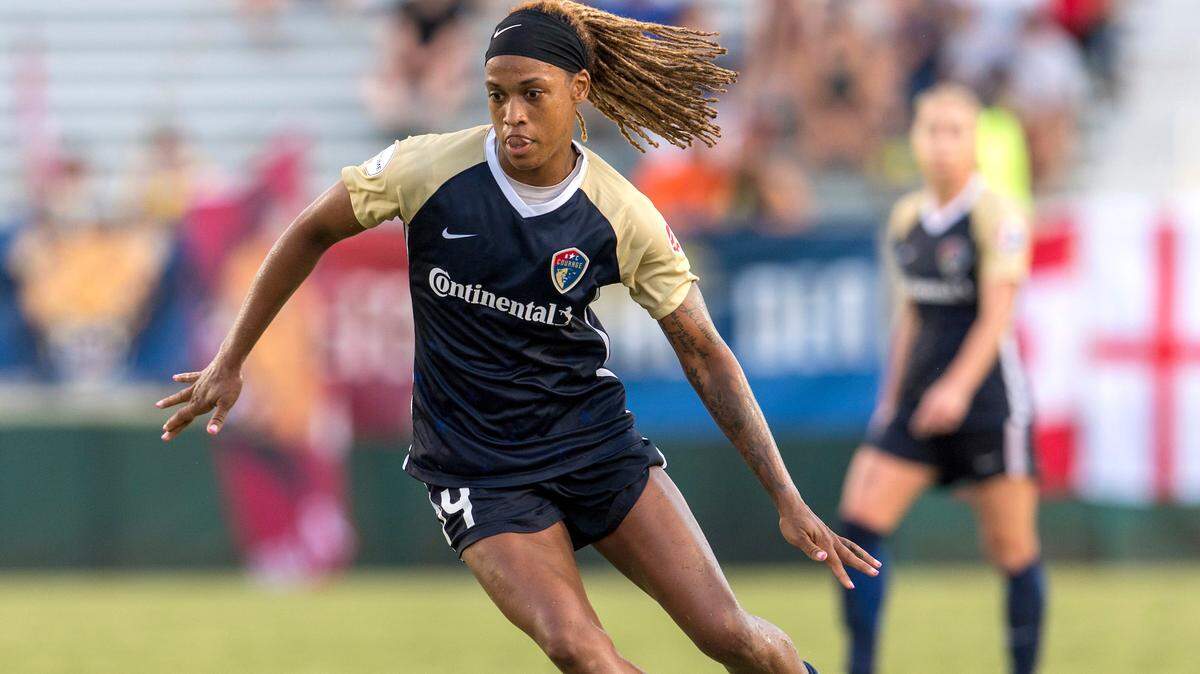 The Courage’s Jessica McDonald brings the ball upfield during the North Carolina Courage victory over the Portland Thorns during a National Women’s Soccer League at WakeMed Soccer Park in August 2018.