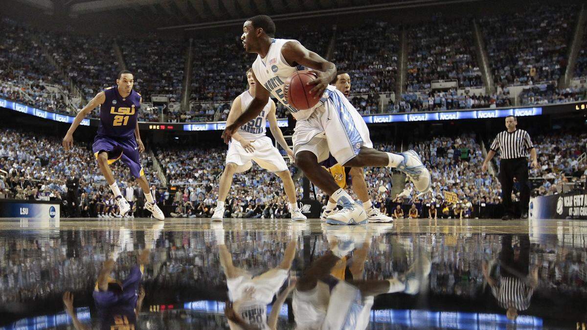 North Carolina guard Ty Lawson (5) drives the baseline in the second half against LSU at the NCAA tournament in Greensboro,NC Saturday March 21, 2009.Lawson scored 23 points in the Tar Heels 84-70 victory.CHUCK LIDDY-chuck.liddy@newsobserver.com