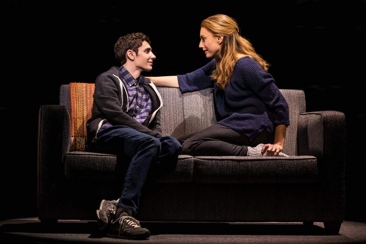 Ben Levi Ross as ‘Evan Hansen’ and Jessica Phillips as ‘Heidi Hansen’ in the First North American Tour of Dear Evan Hansen.