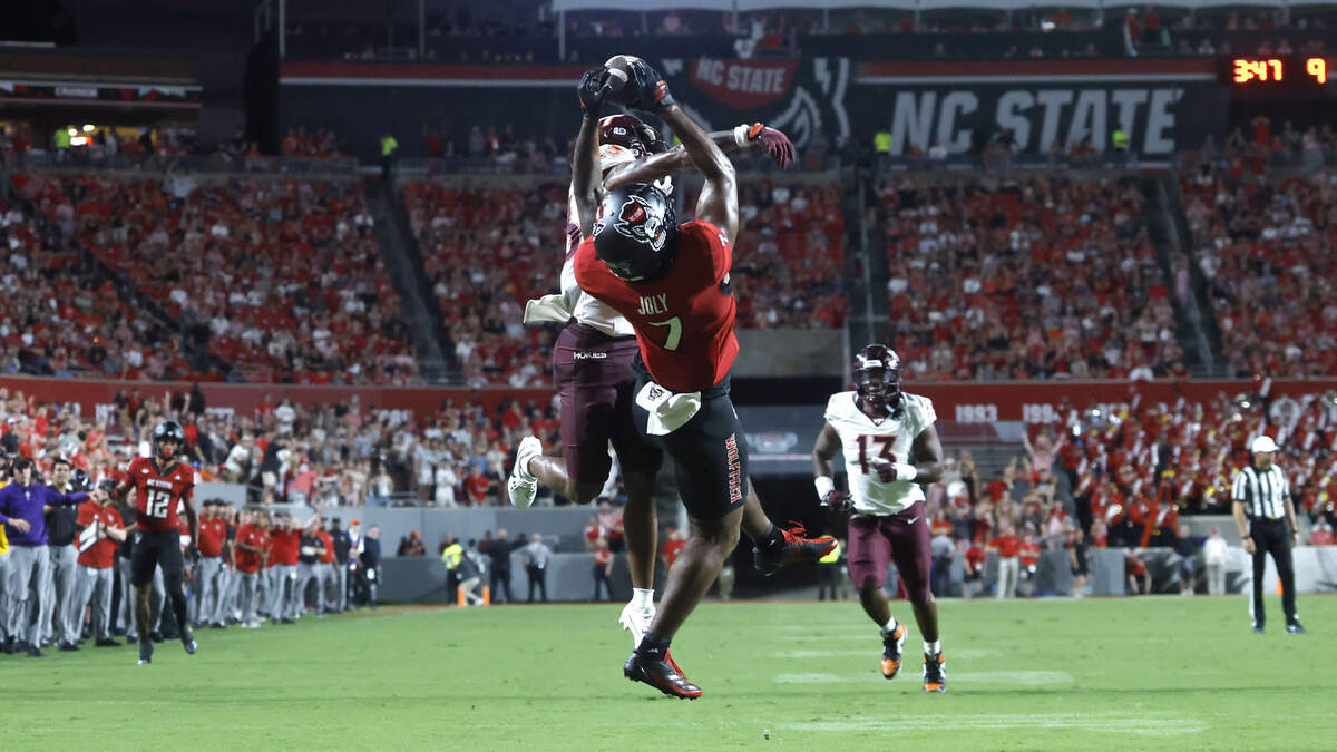 N.C. State tight end Justin Joly (7) pulls in a reception as Virginia Tech cornerback Thomas Williams (23) defends during the first half of N.C. State’s game against Virginia Tech at Carter-Finley Stadium in Raleigh, N.C., Saturday, Sept. 27, 2025.