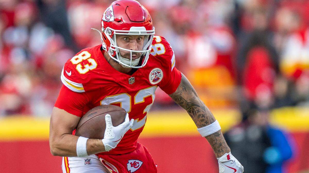Kansas City Chiefs tight end Noah Gray (83) runs for yards after catching a pass from quarterback Patrick Mahomes (15) in the second quarter during an NFL game against the Las Vegas Raiders on Friday, Nov. 29, 2024, at GEHA Field at Arrowhead Stadium.