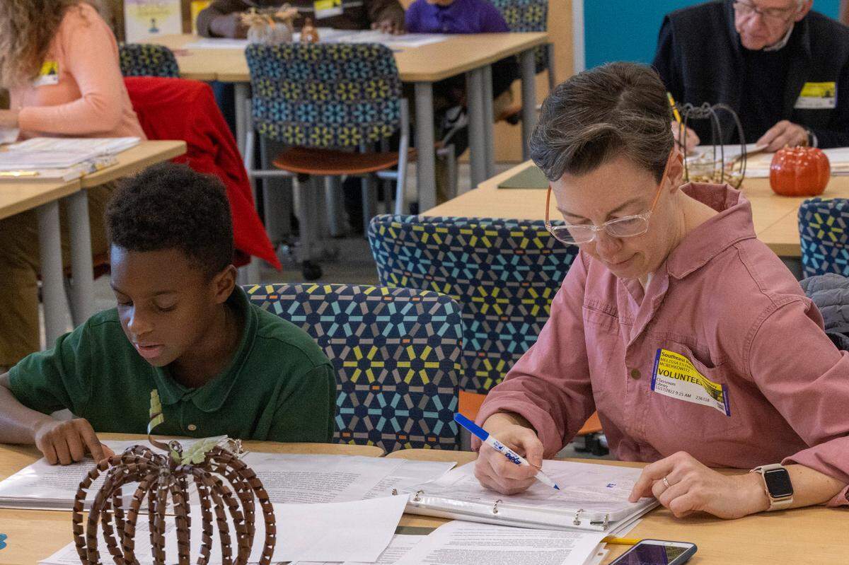 Volunteer tutor Melissa McBerkowitz and Damari White, 10, take part in the new WakeTogether tutoring program designed to help Wake County elementary students recover from pandemic learning loss Thursday, Nov. 17, 2022 at Southeast Raleigh Elementary School.