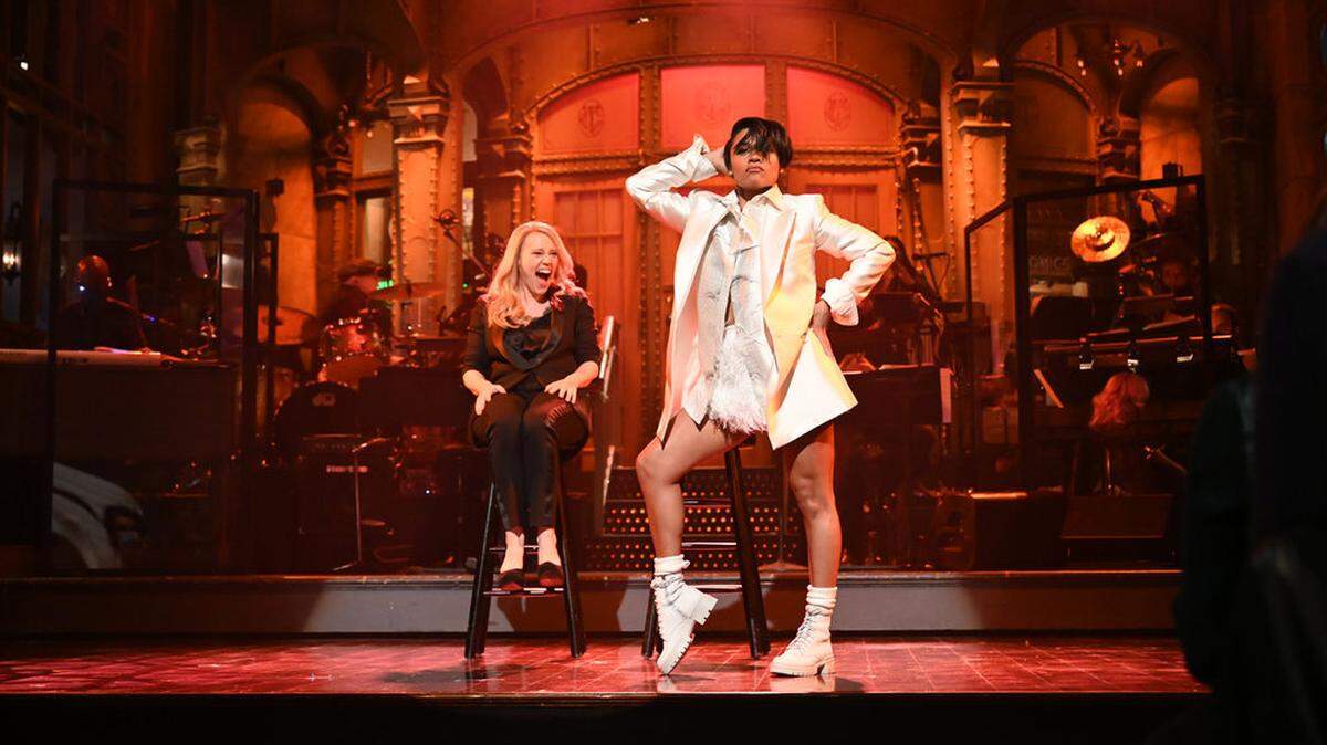 Kate McKinnon and host Ariana DeBose during the monologue for “Saturday Night Live” on Saturday, January 15, 2022.