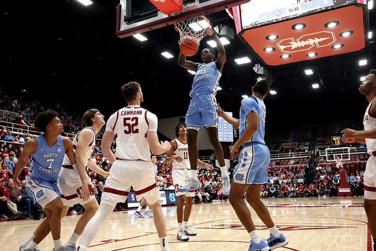 PALO ALTO, CALIFORNIA - JANUARY 14: Caleb Wilson #8 of the North Carolina Tar Heels dunks the ball against the Stanford Cardinal during the first half at Stanford Maples Pavilion on January 14, 2026 in Palo Alto, California. (Photo by Ezra Shaw/Getty Images)
