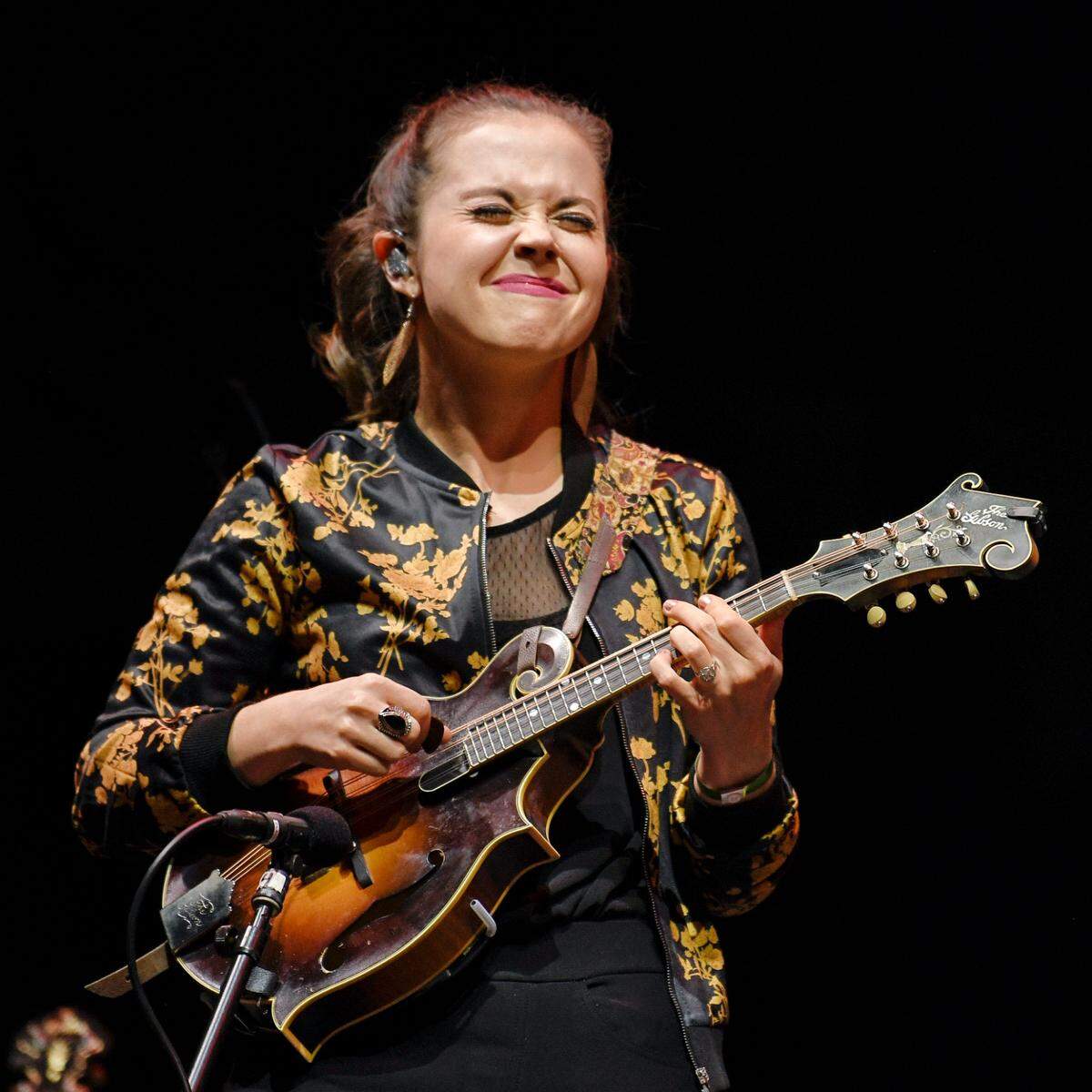 Sierra Hull plays with Bela Fleck’s My Bluegrass Heart featuring Michael Cleveland, Justin Moses, Mark Schatz & Bryan Sutton at IBMA Bluegrass Live! at Raleigh, N.C.’s Red Hat Amphitheater, Friday night, Oct. 1, 2021.