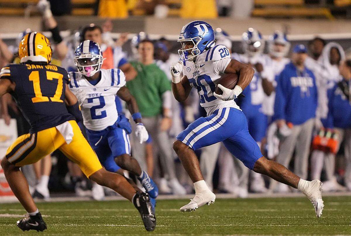 BERKELEY, CALIFORNIA - OCTOBER 04: Nate Sheppard #20 of the Duke Blue Devils carries the ball for a thirty six yard touchdown run against the California Golden Bears in the fourth quarter at California Memorial Stadium on October 04, 2025 in Berkeley, California. (Photo by Thearon W. Henderson/Getty Images)