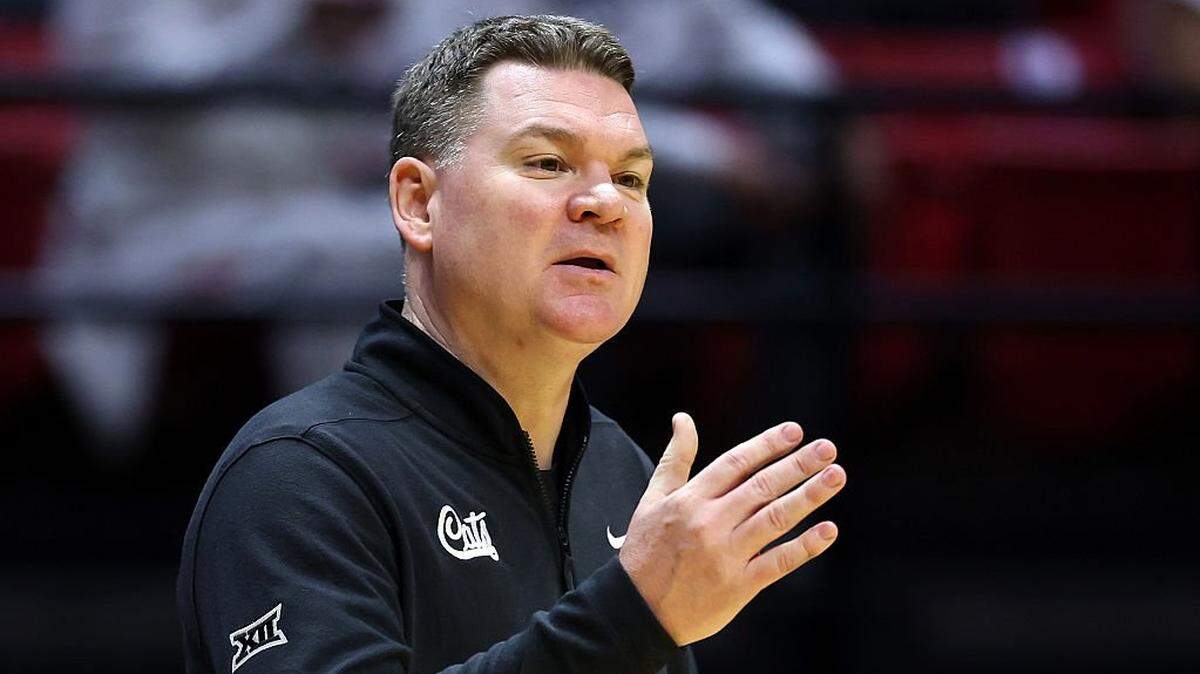 UNC search shifts as Tommy Lloyd remains at Arizona. What's next for Tar Heels?