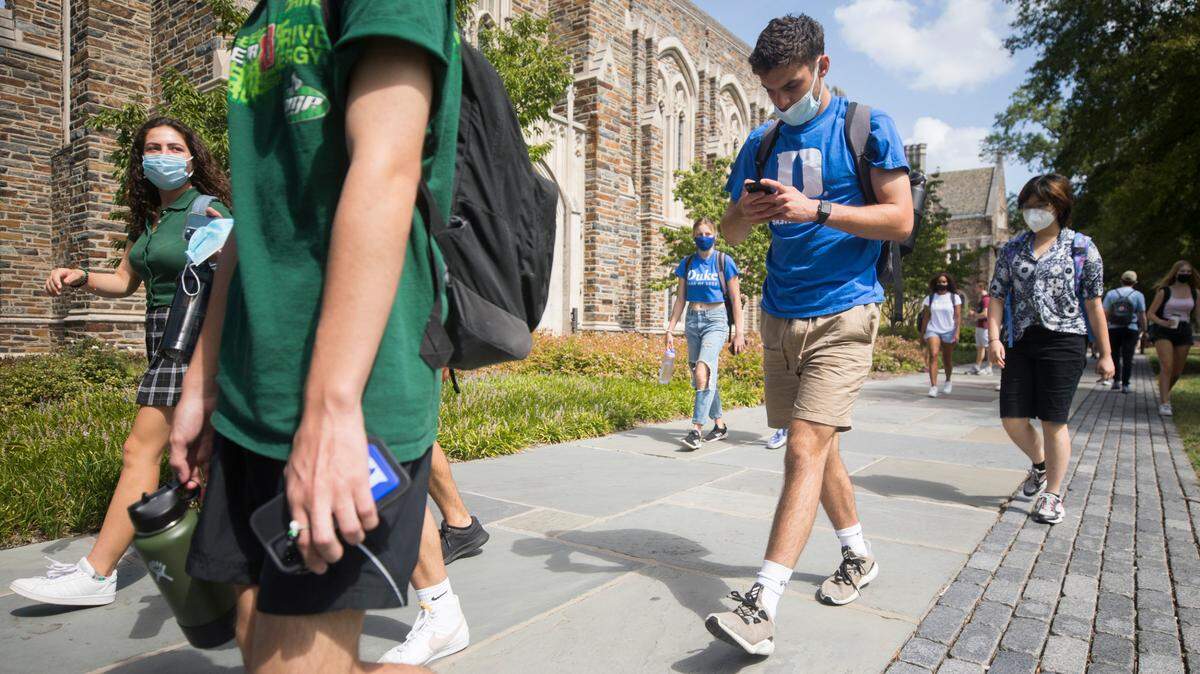 Duke University students travel through the Durham, N.C. campus during class change on Tuesday, Aug. 31, 2021.