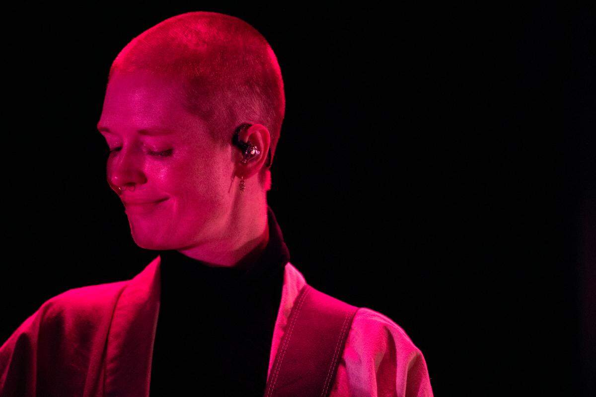 Anna Butterss performs with Jason Isbell and the 400 Unit in concert with Durand Jones, Saturday night, Oct. 7, 2023 supporting Band Together’s Mighty Giveback.