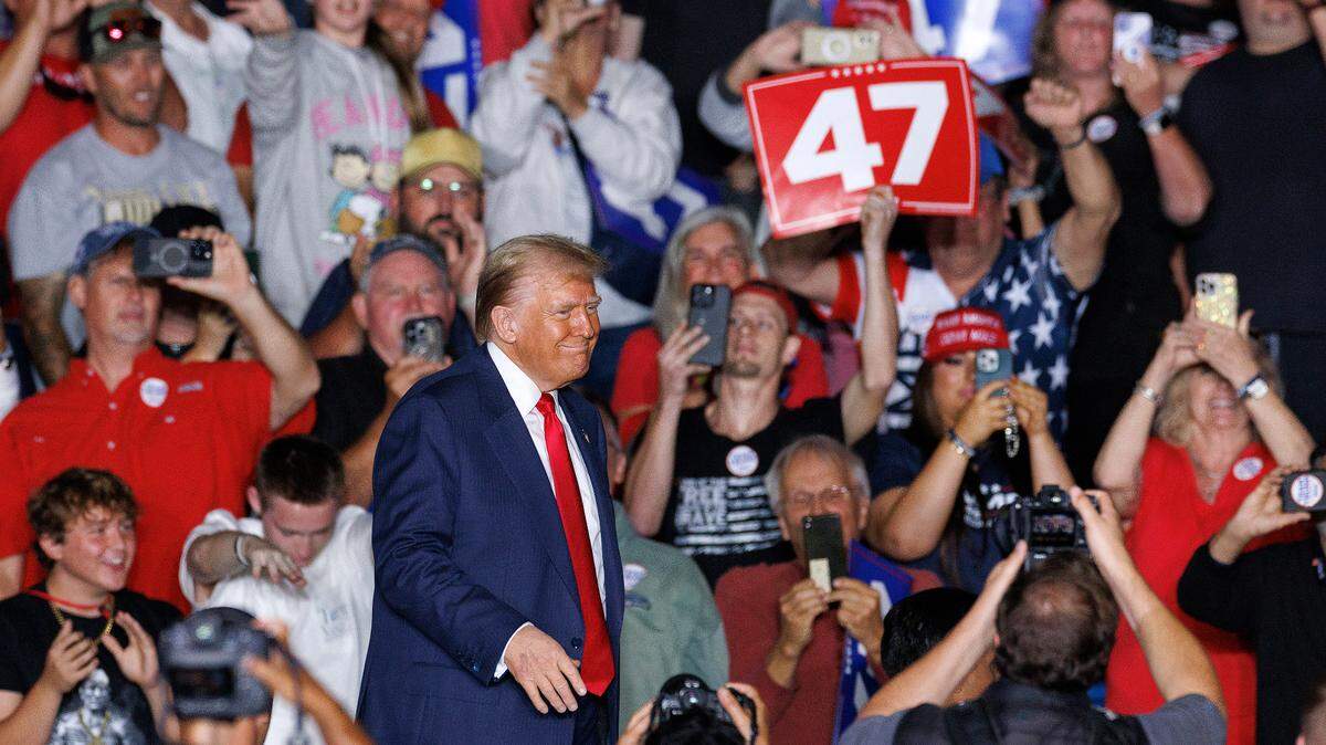 FALTANDO DOS semanas para las elecciones presidenciales, el candidato republicano Donald Trump eleva más el tono en contra de los inmigrantes.